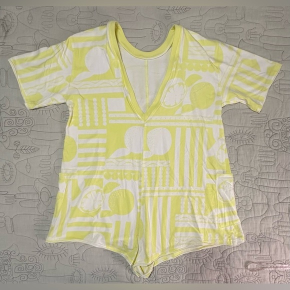 NWT FP Movement Hot Shot Printed Tee Romper Sz XS Sunday Market Zest Yellow - Picture 6 of 10